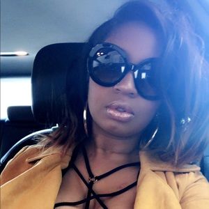 Meet your Posher, Racquel